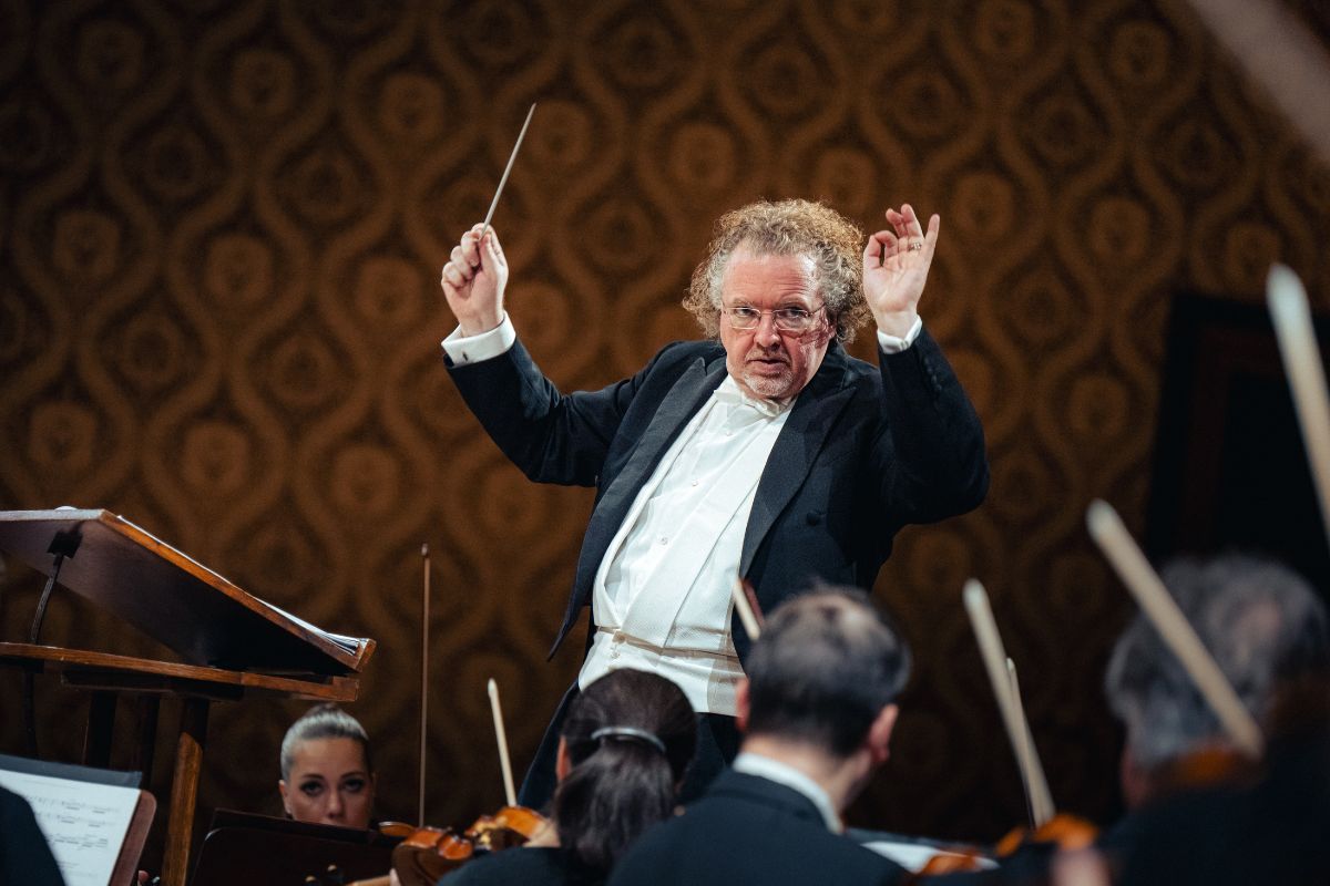 Česká filharmonie • Stéphane Denève, 28. ledna 2026, Dvořákova síň, Rudolfinum, Praha – Stéphane Denève (foto Petr Chodura)