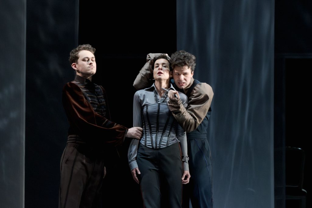 Josef Mysliveček: Tamerlán – Šimon Vanžura, Barbora de Nunes-Cambraia, Vojtěch Pelka, Divadlo J. K. Tyla Plzeň, 2026 (zdroj Divadlo J. K. Tyla Plzeň, foto Martina Root)