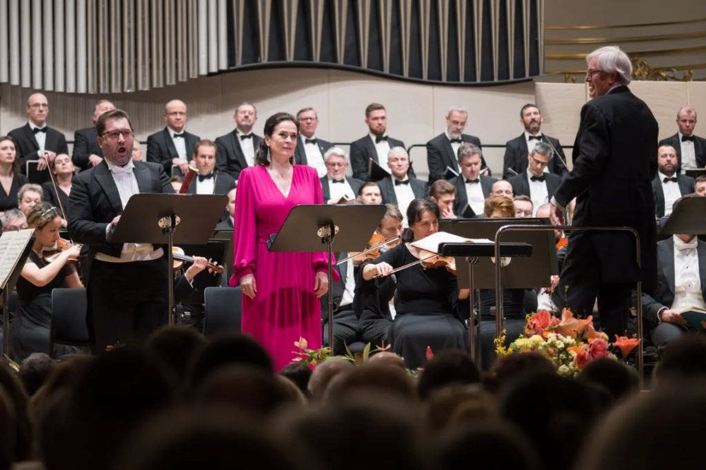 Slovenská filharmónia: Antonín Dvořák – Svatební košile, 30. ledna 2026, koncertní síň Slovenské filharmonie, Bratislava – Richard Samek, Simona Šaturová, Petr Altrichter, Slovenská filharmónia a Slovenský filharmonický zbor (foto Alexander Trizuljak)