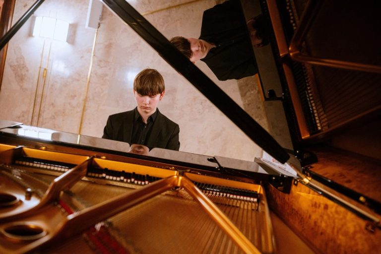 Adam Znamirovský (zdroj Komárek Foundation)