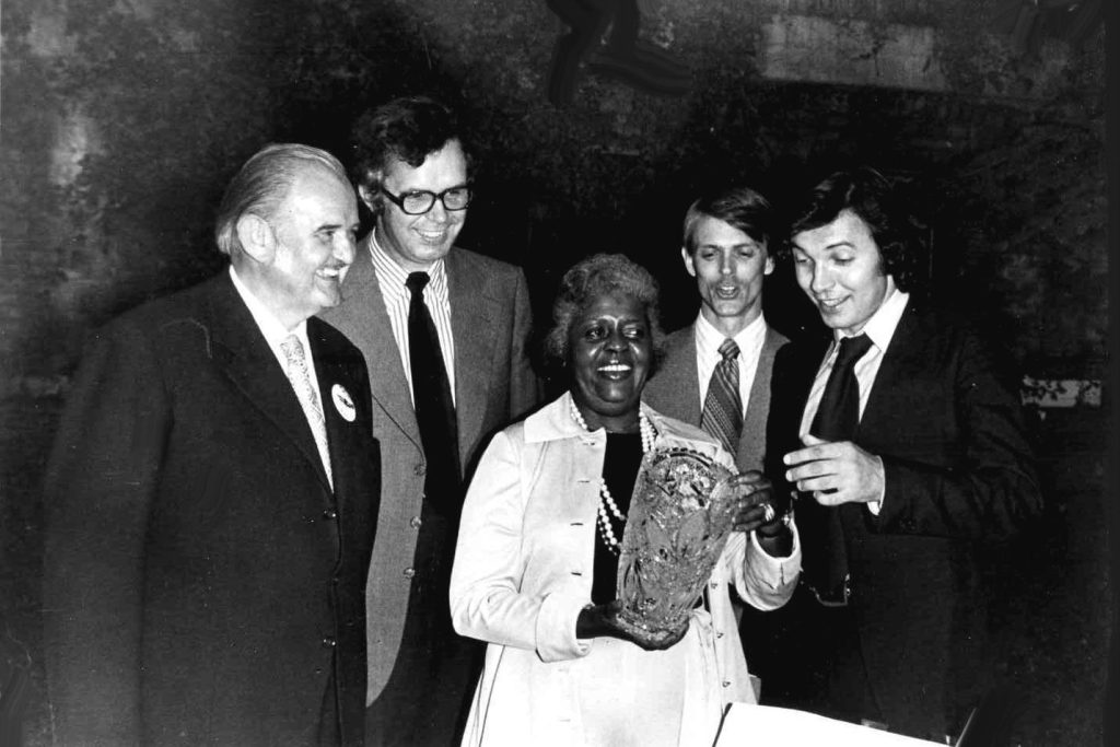 Mezinárodní jazzový festival, 1965, Praha – František Spurný, Ivan Englich, Lucille Armstrong, Georg Kinzer a Karel Gott (zdroj Kateřina Englichová)