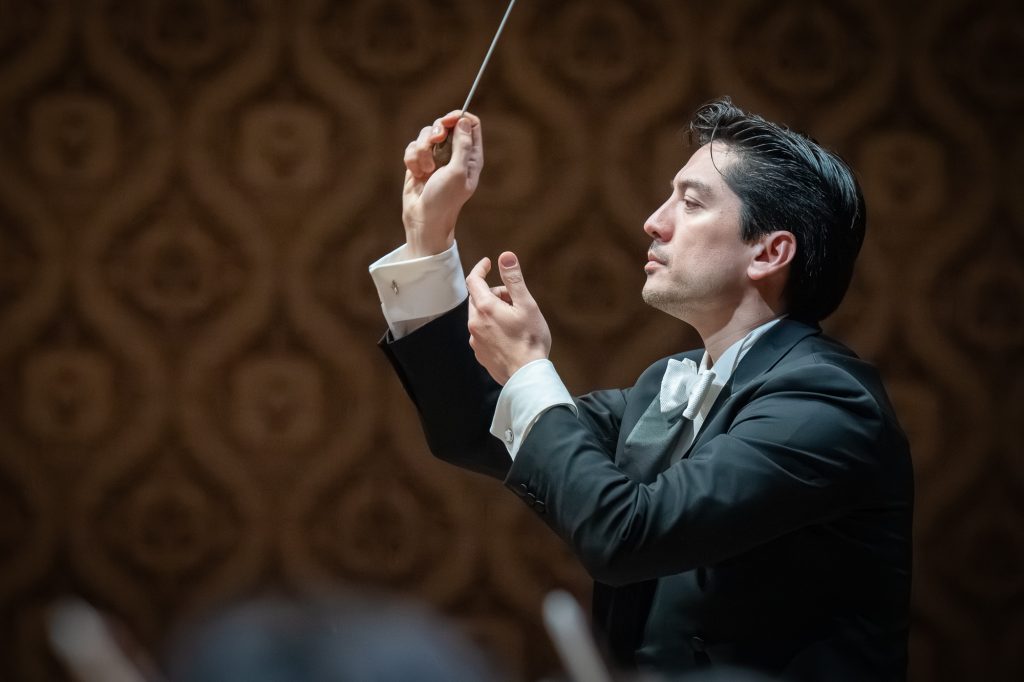 Prague Philharmonia: Beethoven. Schumann, 8. února 2026, Dvořákova síň, Rudolfinum – Eugene Tzigane (foto Ivan Malý)