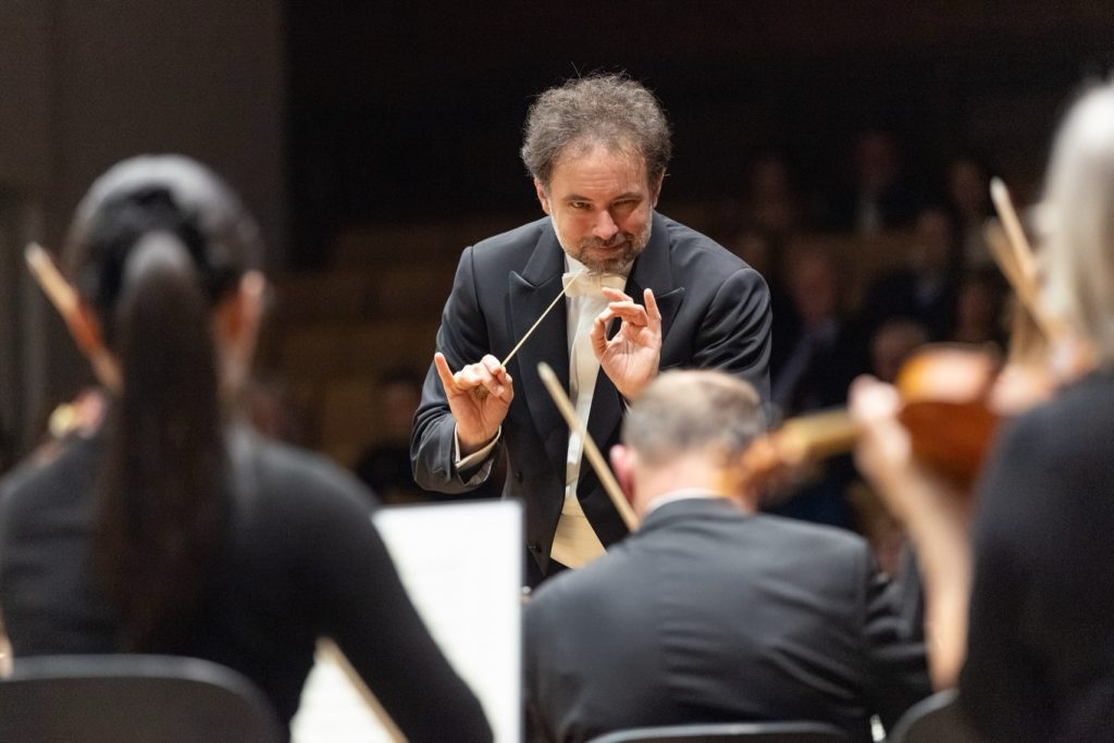 Łukasz Borowicz, Komorní filharmonie Pardubice, 23. února 2026, Sukova síň Domu hudby Pardubice (zdroj Komorní filharmonie Pardubice, foto František Renza)