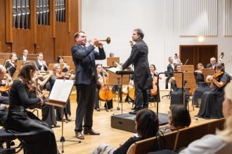Walter Hofbauer, Łukasz Borowicz, 23. února 2026, Sukova síň Domu hudby Pardubice (zdroj Komorní filharmonie Pardubice, foto František Renza)
