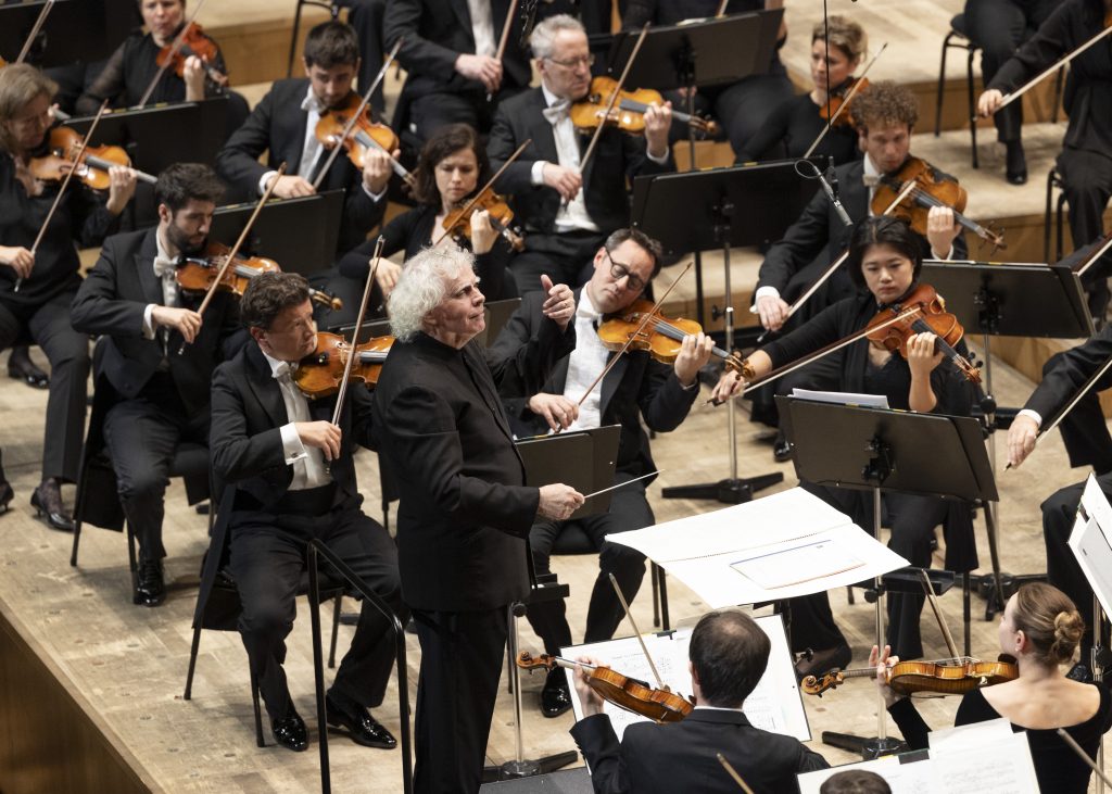 Sir Simon Rattle (zdroj BRSO, foto Astrid Ackemann)