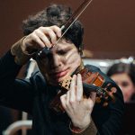 Česká filharmonie • Jakub Hrůša, 11. února 2026, Rudolfinum, Dvořákova síň, Praha – Augustin Hadelich a Česká filharmonie (foto Petr Chodura)
