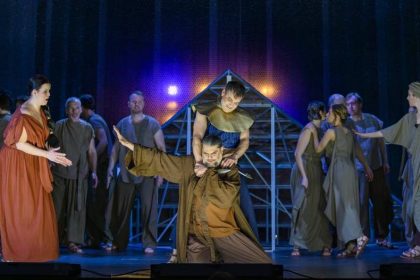 Gioacchino Rossini: MOJŽÍŠ A FARAON aneb Přechod Rudého moře – Veronika Rovná, Martin Gurbaľ, Martin Javorský, Betty (foto Martin Popelář)