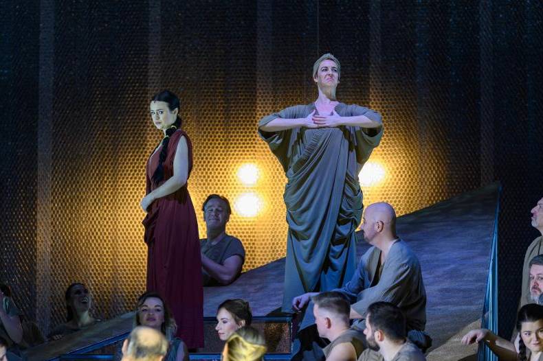 Gioacchino Rossini: MOJŽÍŠ A FARAON aneb Přechod Rudého moře – Lada Bočková, Betty, Ondřej Koplík (foto Martin Popelář)