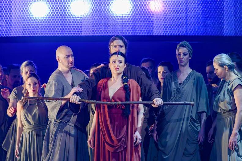 Gioacchino Rossini: MOJŽÍŠ A FARAON aneb Přechod Rudého moře – Ondřej Koplík, Andrii Kharlamov, Lada Bočková, Betty (foto Martin Popelář)