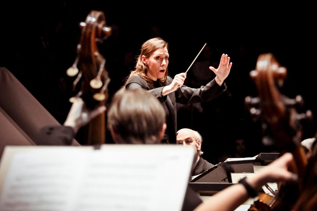 Sólo pro Igora Ardaševa a Koncert pro orchestr, 26. února 2026, Janáčkovo divadlo, Brno – Lucie Leguay a Filharmonie Brno (foto Marek Olbrzymek)