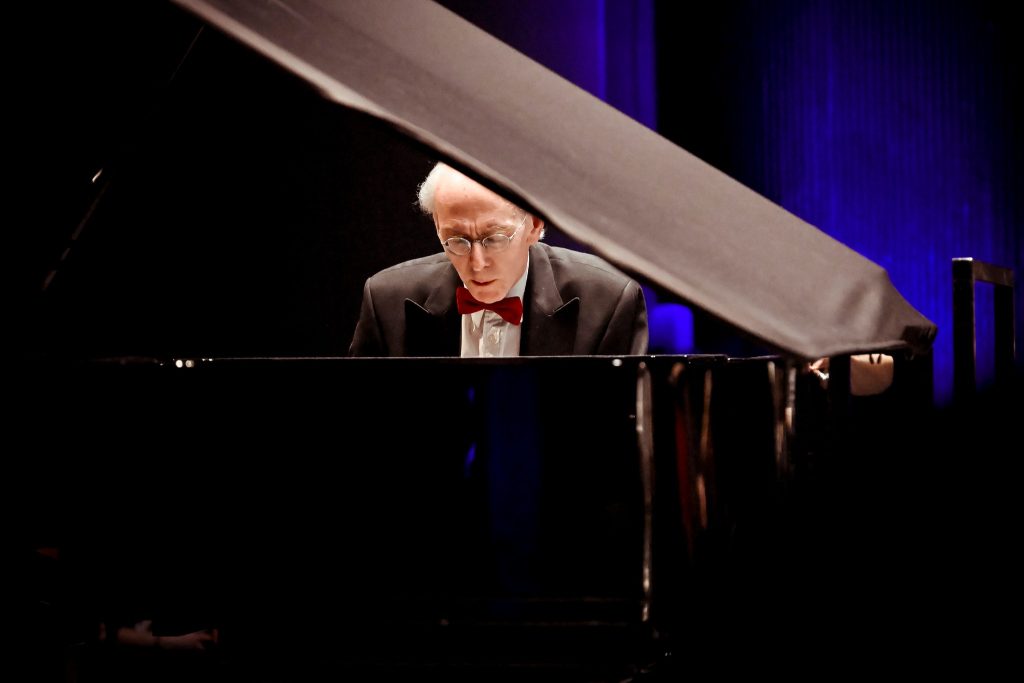 Sólo pro Igora Ardaševa a Koncert pro orchestr, 26. února 2026, Janáčkovo divadlo, Brno – Igor Ardašev (foto Marek Olbrzymek)