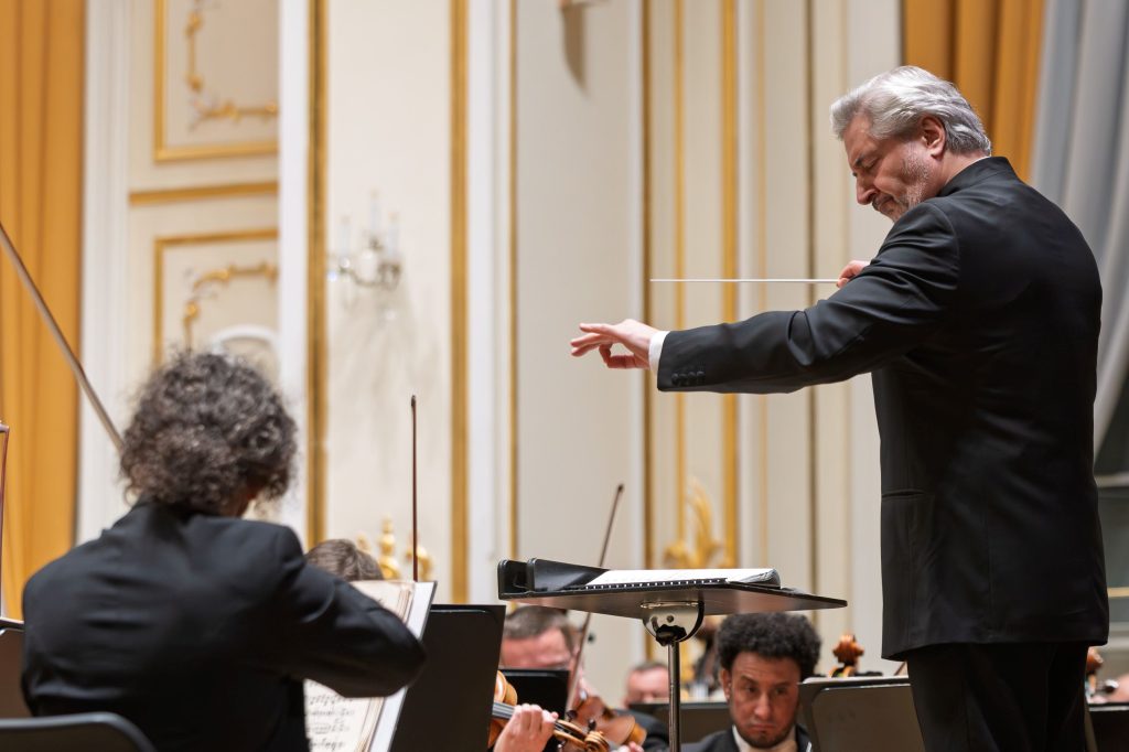 Daniel Raiskin, 26. února 2026, Koncertní síň Slovenské filharmonie, Bratislava (zdroj Slovenská filharmonie, foto A. Trizuljak)