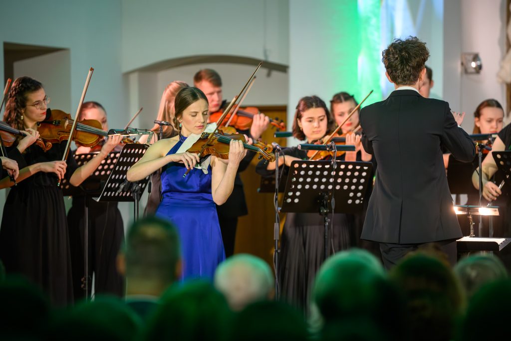 Debut: Crocodile Orchestra – Veronika Cagáňová, Tomáš Kalousek, Crocodile Orchestra, 27. března 2026, Sál Milosrdných bratří, Brno (foto Vít Horník)