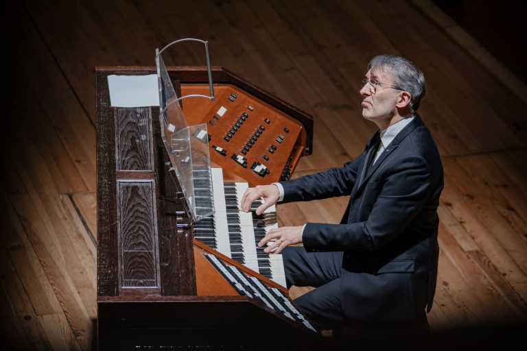 Olivier Latry – Varhanní recitál, 28. Března 2026, Obecní dům, Smetanova síň, Praha (zdroj Symfonický orchestr hl. m. Prahy FOK, foto Hana Görlichová)
