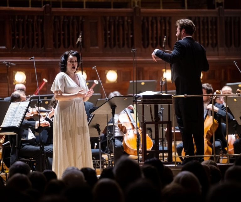 Veronika Rovná, Jiří Habart, Symfonický orchestr Českého rozhlasu, 2. března 2026, Obecní dům, Praha (zdroj Symfonický orchestr Českého rozhlasu, foto Michal Fanta)