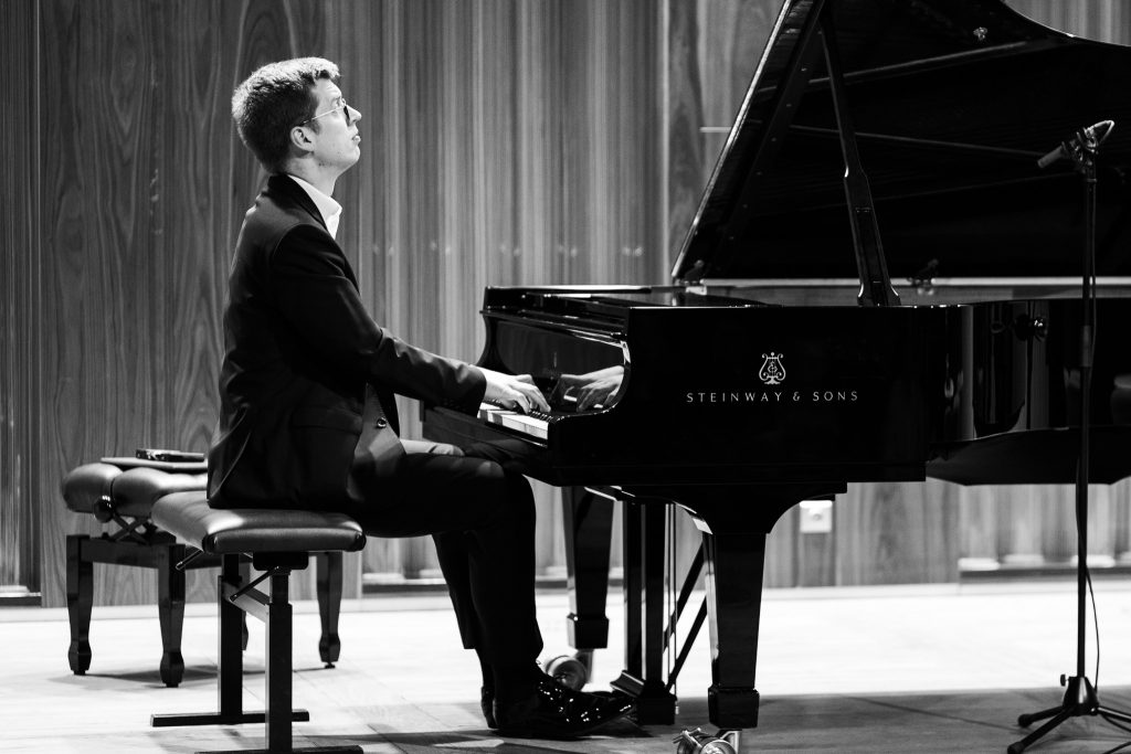 Smetanovské dny: Když hudba umlkne & Marek Kozák, 10. března 2026, Dům hudby, Plzeň – Marek Kozák (foto Dominik Beránek)