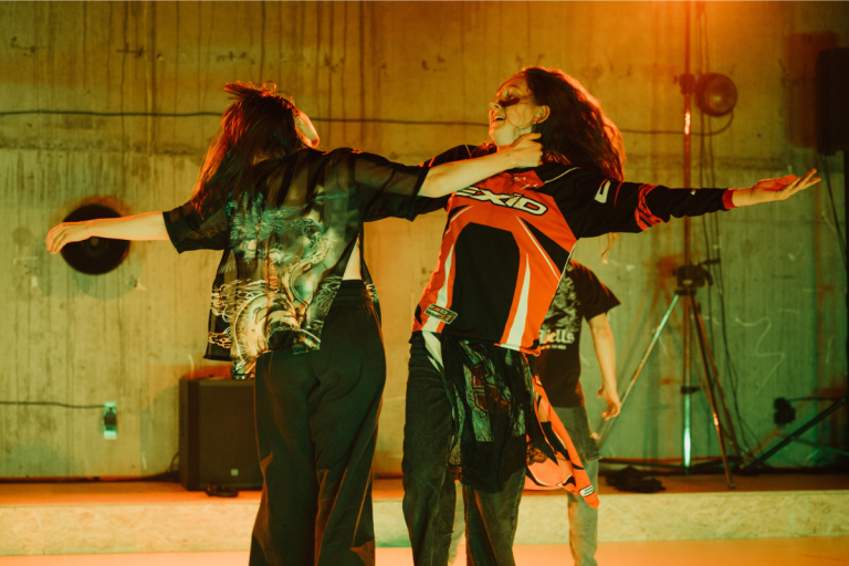 Malá inventura 2026 – David Králík, Natalie Tun, Emma Fiala: One Gesture, 27. února 2026, Kulturní stanice Galaxie (foto Karolína Malá)