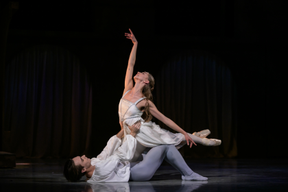 Sergej Prokofjev: Romeo a Julie, Moravské divadlo, Olomouc – Adéla Bendová a Iván Sánchez Fernández (foto Serghei Gherciu)