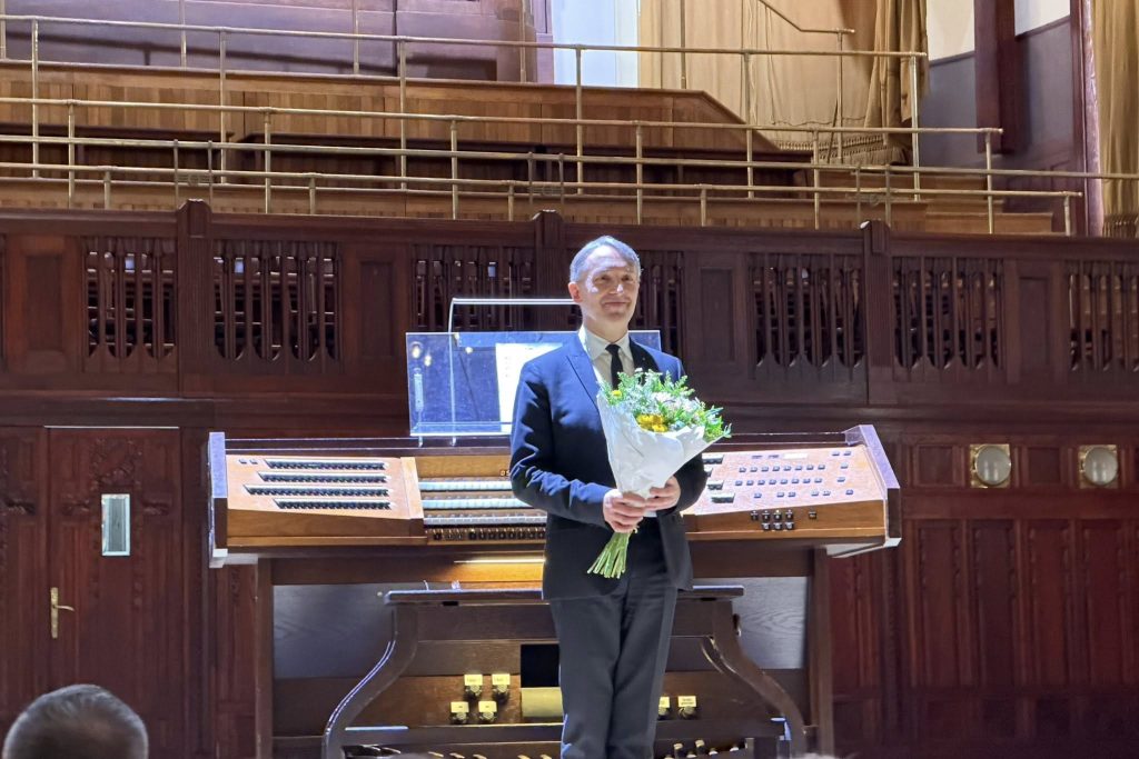 Olivier Latry – Varhanní recitál, 28. Března 2026, 11:00 hodin, Obecní dům, Smetanova síň, Praha – Olivier Latry (foto Viktor Darebný)