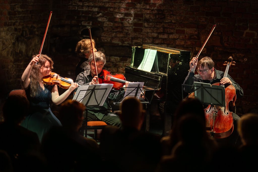 Pavel Trojan a Pavel Trojan ml. – premiéra, 17. března 2026, Studio Švandova divadla na Smíchově, Praha – Pavla Tesařová, Lukáš Pospíšil, Stanislav Svoboda, Martin Fila (foto Milan Mošna)