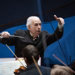 Beethovenův Třetí klavírní koncert,19. března 2026, Koncertní sál Vesmír, Ostrava – Lawrence Foster (foto Petr Hrubeš)