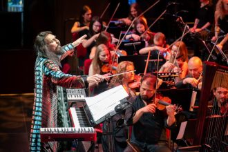 Onestage, 29. března 2026, Velký sál Lucerna, Praha – Varhan Orchestrovič Bauer a Okamžitý filmový orchestr (foto Ivan Malý)