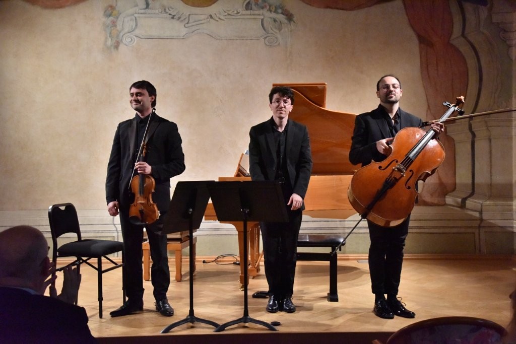 Ullmannovské slavnosti 2026: Pas de trois, 23. dubna 2026, Koncertní sál Konzervatoře Jana Deyla, Praha – Trio Delyria (zdroj Ullmannovské slavnosti)