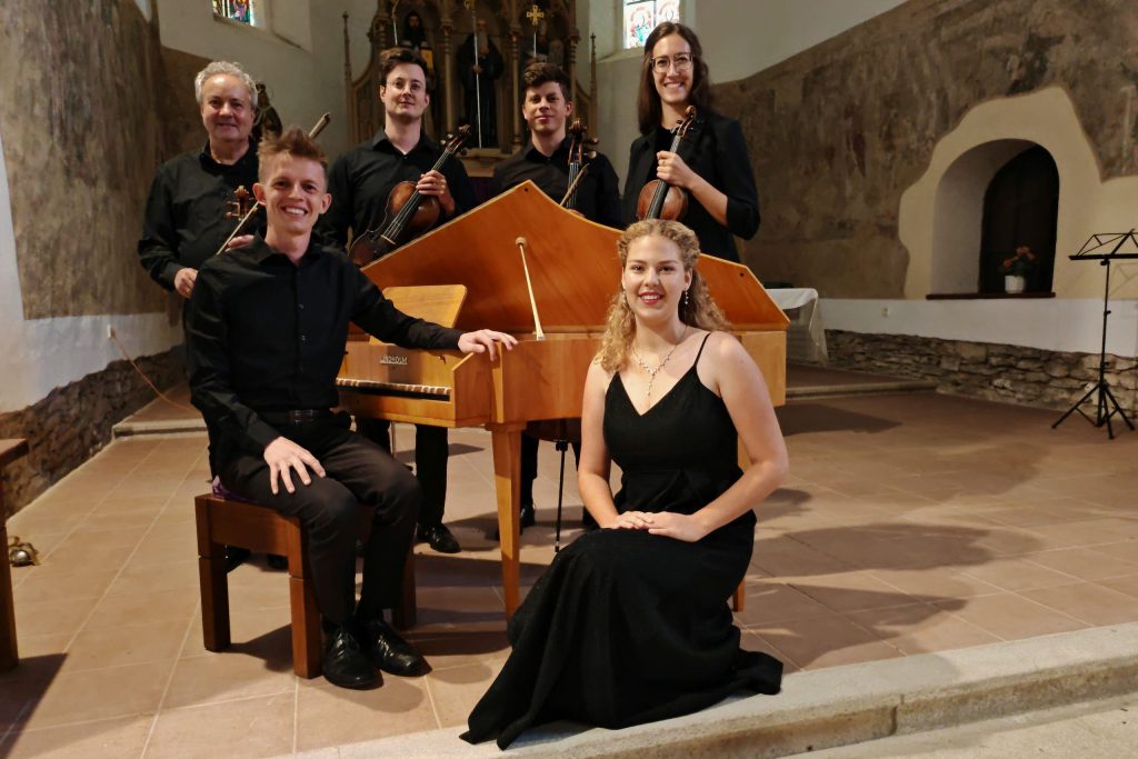 Klára Muknšnáblová, Anna Poulová, Vojtěch Racek, Marek Sůva, Radovan a Jakub Šanderovi, kostel sv. Prokopa, Temelín – Křtěnov (zdroj Klára Muknšnáblová)