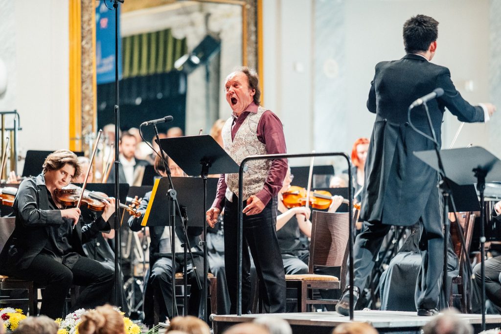 Smetanovské dny: Carmina Burana, 9. dubna 2026, Měšťanská beseda, Plzeň – Roman Janál, Chuhei Iwasaki a Plzeňská filharmonie (foto Jan Růžička)