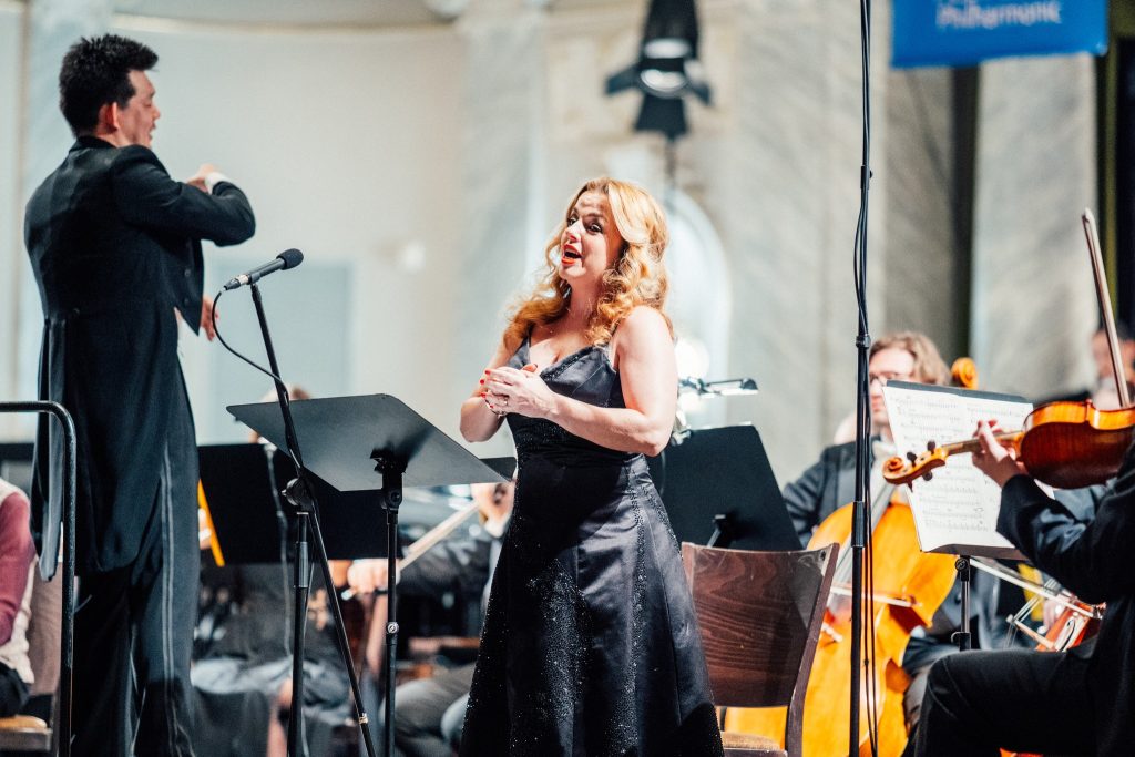 Smetanovské dny: Carmina Burana, 9. dubna 2026, Měšťanská beseda, Plzeň – Chuhei Iwasaki, Alžběta Poláčková a Plzeňská filharmonie (foto Jan Růžička)