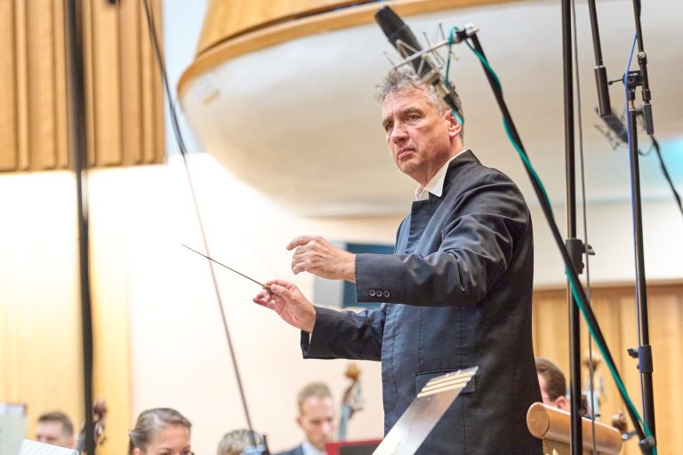 Moravská filharmonie Olomouc: Weber 200, 16. dubna 2026, Reduta, Olomouc – Zsolt Hamar (foto Filip Jančo)