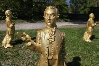 Zlatá plastika Wolfganga Amadea Mozarta (zdroj Stiftung Mozarteum Salzburg)