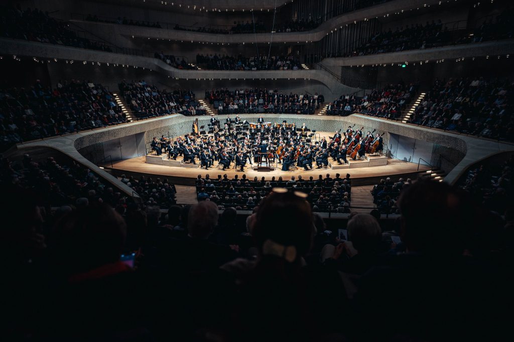 Semjon Byčkov, Česká filharmonie, 21. dubna 2026, Labská filharmonie, Velký sál, Hamburk (zdroj Česká filharmonie)