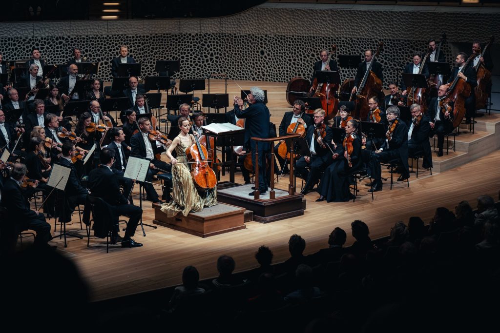 Sol Gabetta, Semjon Byčkov, Česká filharmonie, 21. dubna 2026, Labská filharmonie, Velký sál, Hamburk (zdroj Česká filharmonie)
