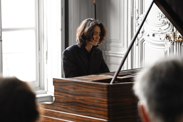 Arsenii Moon (zdroj Arsenii Moon)