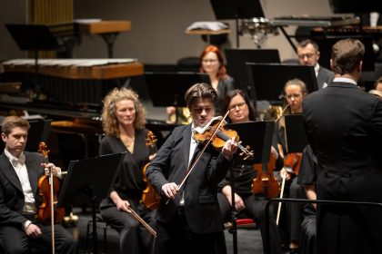 E3 Mladí sólisté II, 2. dubna 2026, kino Vesmír, Ostrava – David Hernych a Janáčkova filharmonie Ostrava (foto Maxim Bajza)