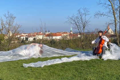 Performance Bus Studia ALTA, 11. dubna 2026, Znojmo – Anna Wańtuch a Taliraw (zdroj Studio ALTA)