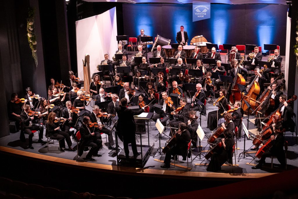 Vysočina sobě: Skvosty romantismu, 23. dubna 2026, sál DOK v Jihlavě – Filharmonie Brno, Robert Kružík (foto Lenka Šimečková)