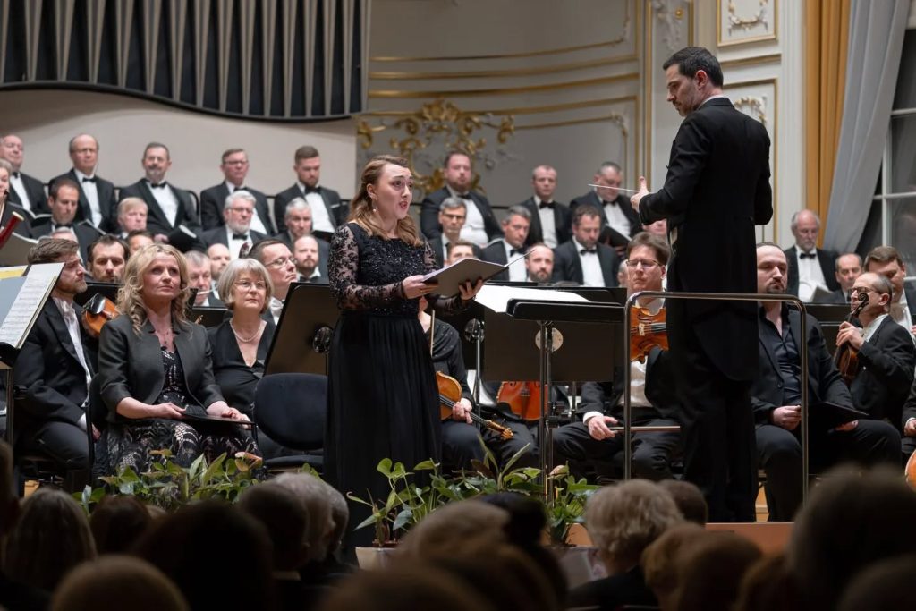 Veľkonočný koncert, 1. dubna 2026, 19:00 hodin, Koncertní síň Slovenské filharmonie, Bratislava – Sylwia Olszyńska, Maroš Potokár a Slovenská filharmónia (foto Alexander Trizuljak)