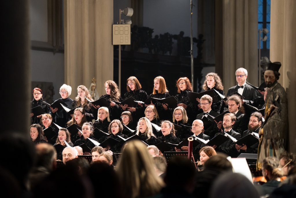 ZA SVĚTLEM / Matthews – Zemek Novák – Beethoven, 12. dubna 2026, Kostel sv. Jakuba, Brno – Český filharmonický sbor Brno (foto Jan Prokopius)