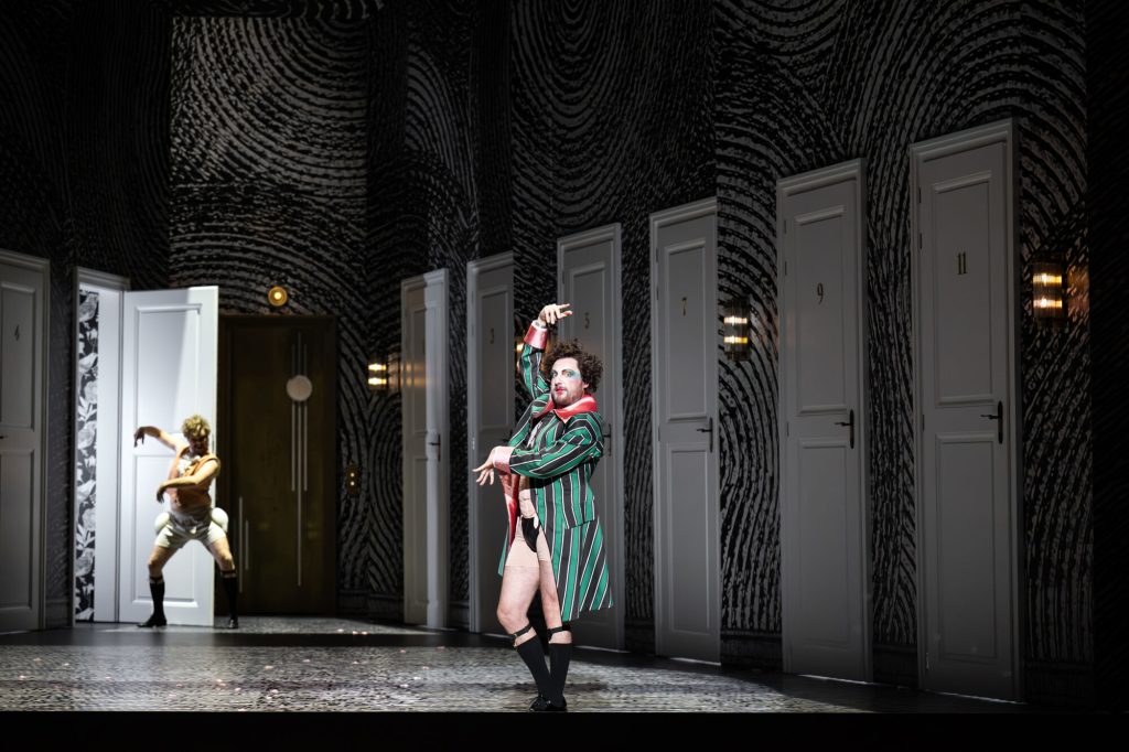 Gioachino Rossini: Il viaggio a Reims – Peter Kellner, Salzburger Festspiele Pfingsten 2026, Salzburg (zdroj Salzburger Festspiele, foto Monika Ritterhaus)