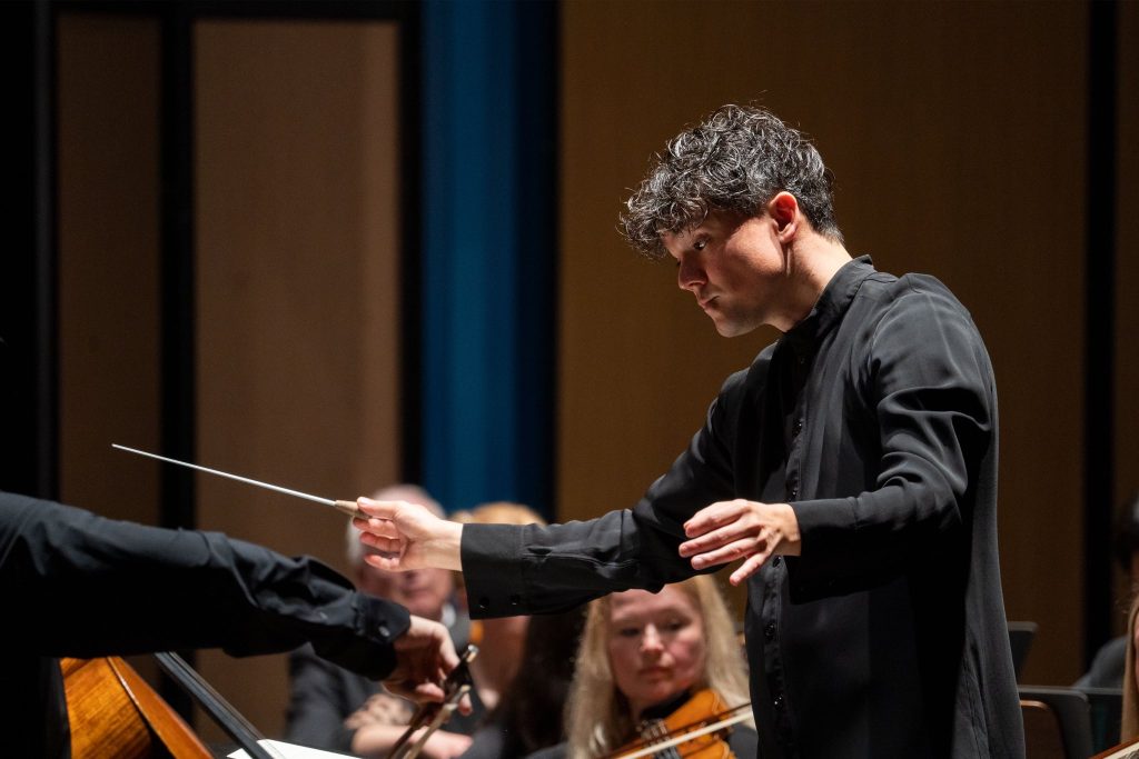 Elias Grandy (zdroj Nordwestdeutsche Philharmonie)