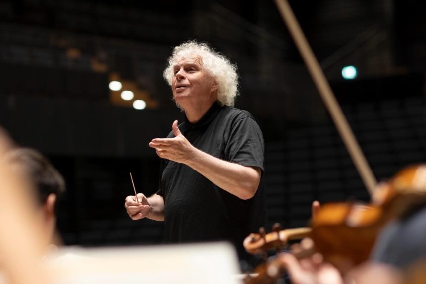 Sir Simon Rattle (zdroj Symphonieorchester des Bayerischen Rundfunks﻿)