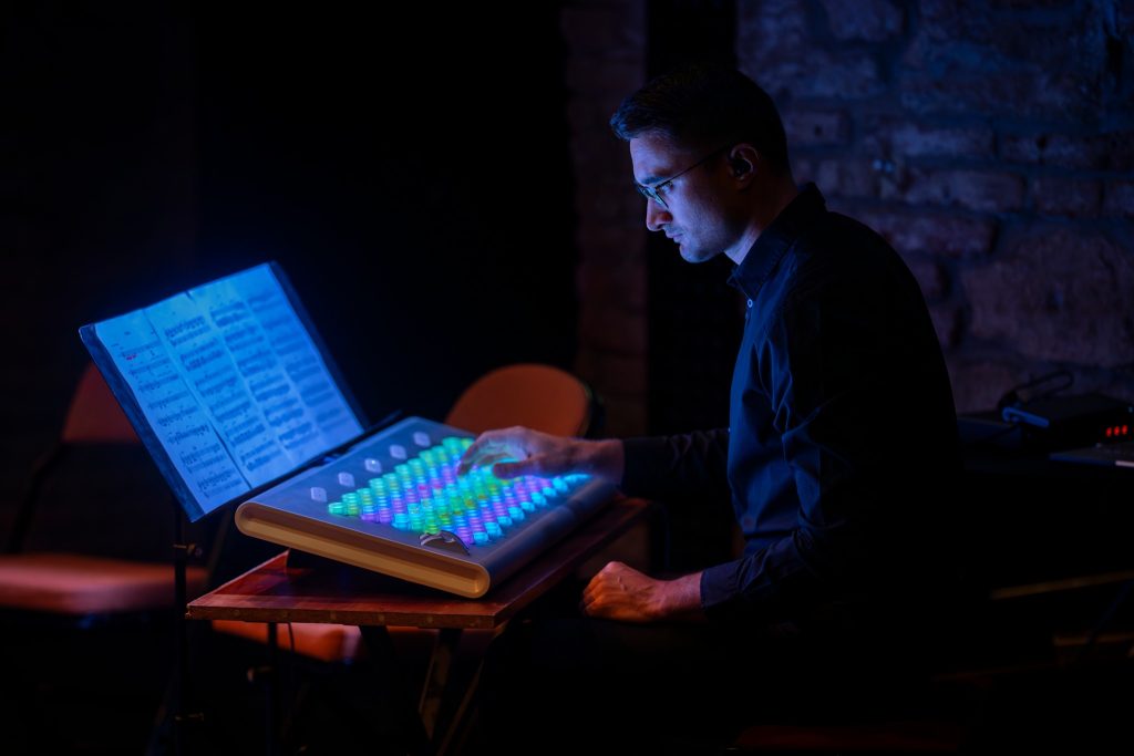 Prague Philharmonia: Ian Mikyska – inspirace. Host: Jiří Stivín, 28. dubna 2026, Švandovo divadlo (foto Milan Mošna)