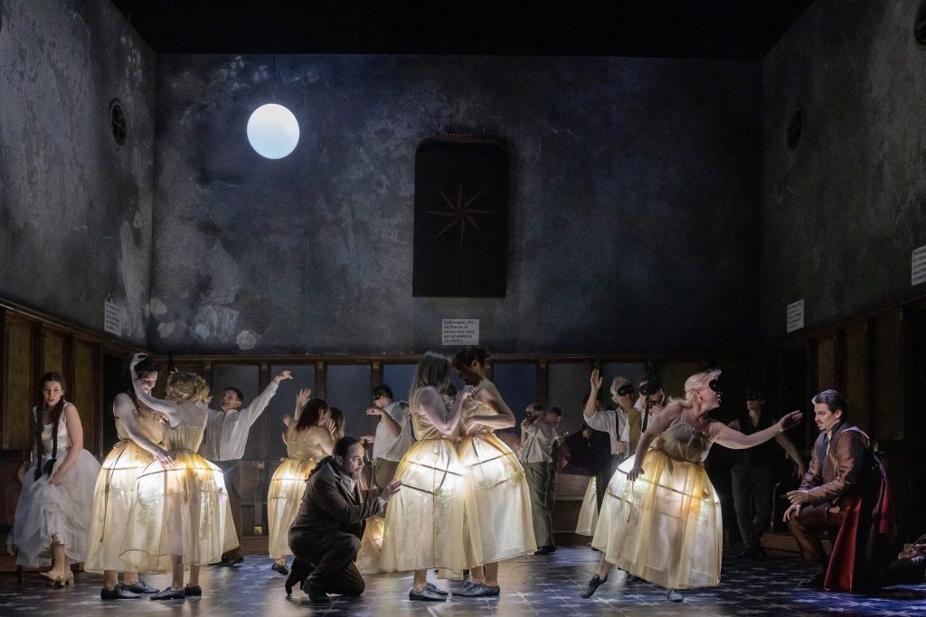 Wolfgang Amadeus Mozart: Don Giovanni, Moravské divadlo Olomouc – Anna Moriová, Martin Štolba, Daniel Kfelíř (foto Tereza Valnerová)