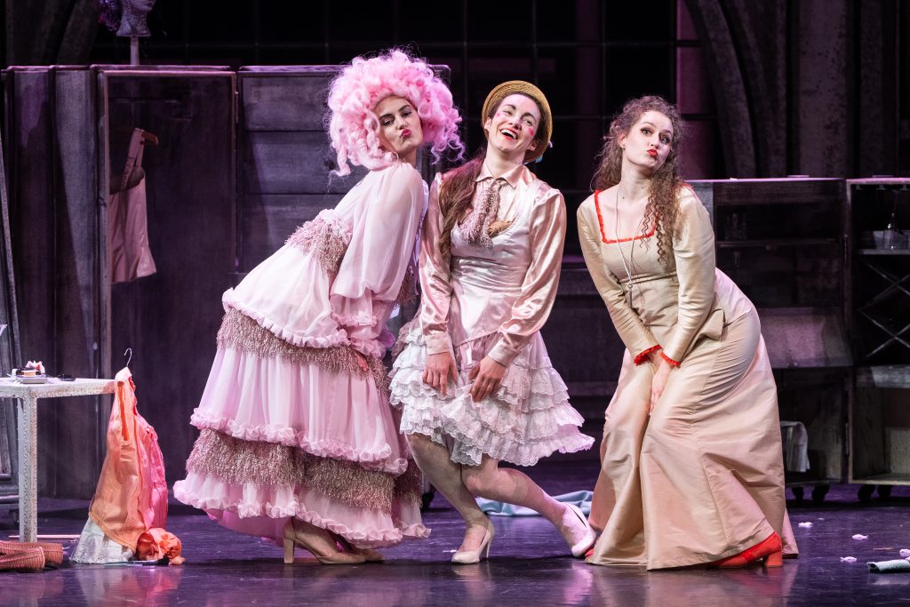 Wolfgang Amadeus Mozart: Figarova Svatba – Magdaléna Rovenská, Jolana Slavíková a Karolína Levková (foto Daniel Dančevský)