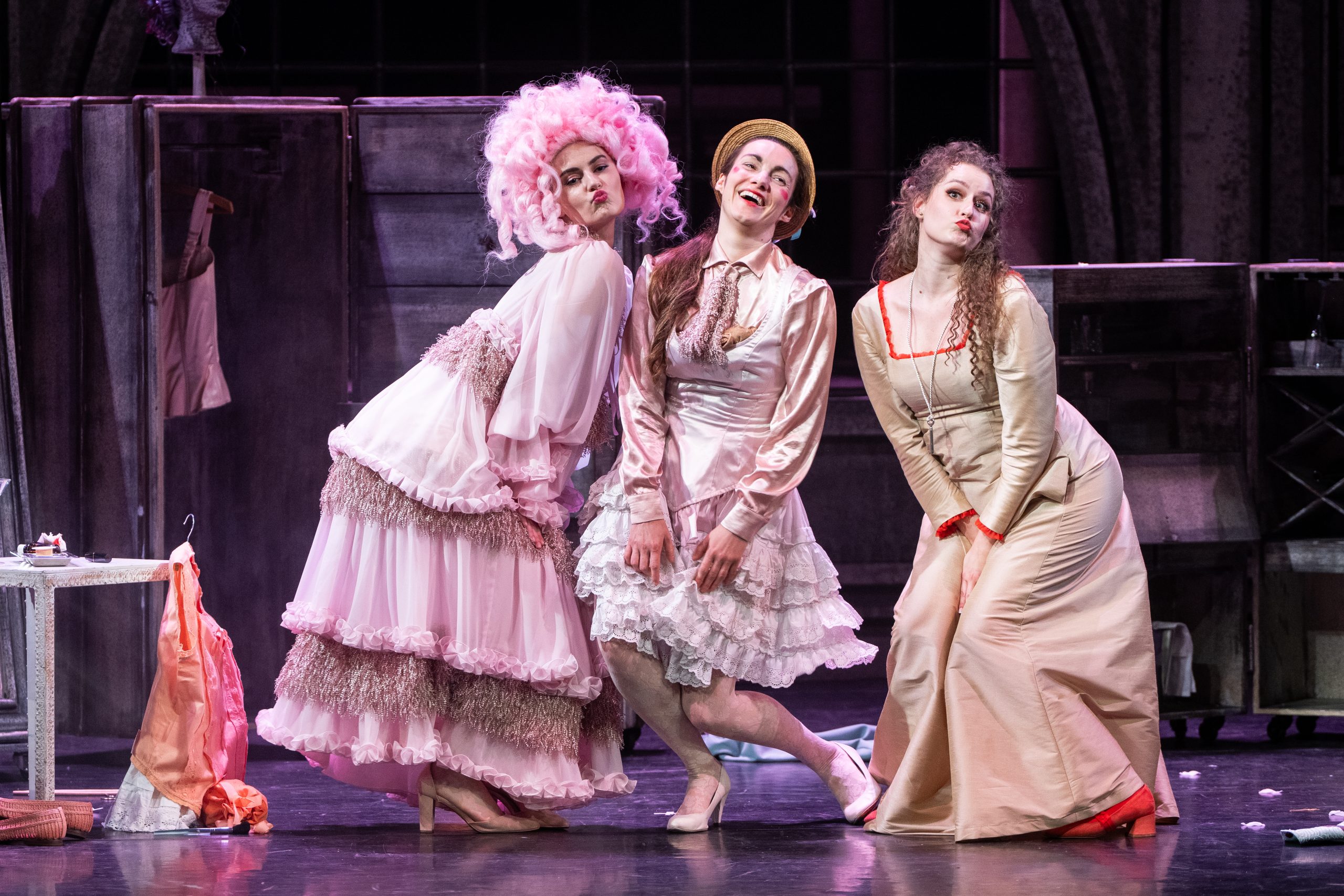 Wolfgang Amadeus Mozart: Figarova Svatba – Magdaléna Rovenská, Jolana Slavíková a Karolína Levková (foto Daniel Dančevský)