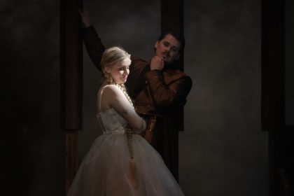 Wolfgang Amadeus Mozart: Don Giovanni, Moravské divadlo Olomouc – Kateřina Popová a Daniel Kfelíř (foto Tereza Valnerová)