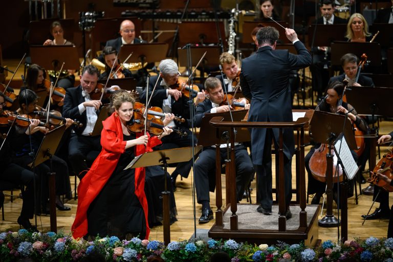 Pražské jaro 2026: Patricia Kopatchinskaja, Jakub Hrůša, Česká filharmonie, 19. května 2026, Rudolfinum, Praha (zdroj Pražské jaro, foto Petra Hajská)