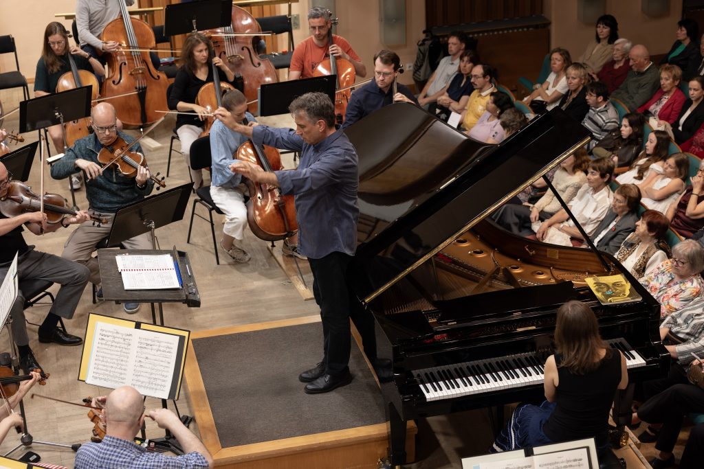 Nový svět. Nové příležitosti, 7. května 2026, Reduta, Olomouc – Anna Fedorova, Zsolt Hamar a Moravská filharmonie Olomouc (foto Tereza Valnerová)